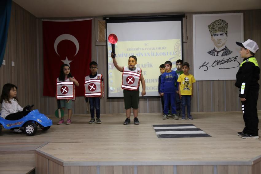 EDREMIT’TE TRAFIK HAFTASI KUTLANDI