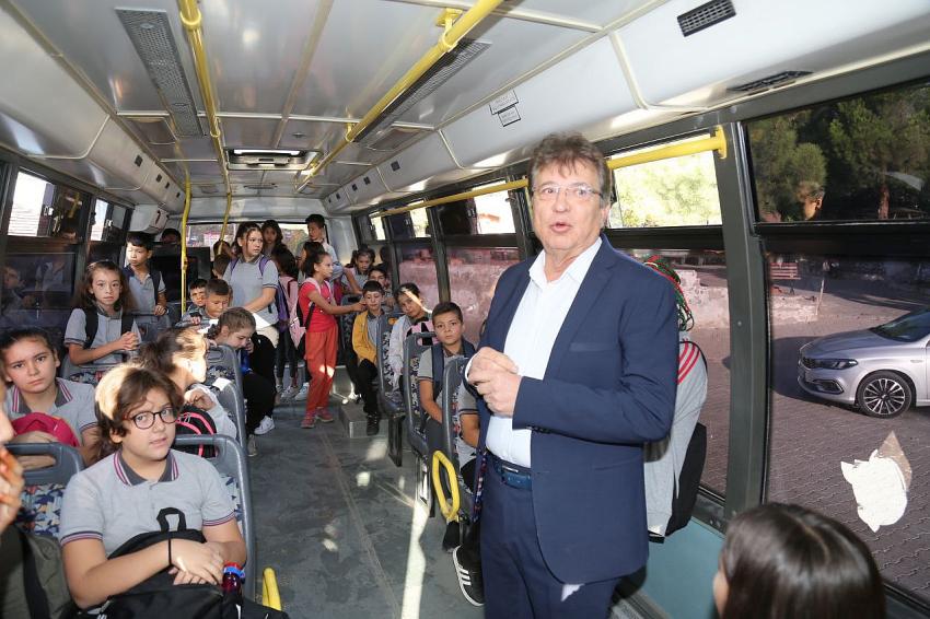 BAŞKAN ARSLAN ÖĞRENCİLERİN ULAŞIM SORUNUNU ÇÖZDÜ