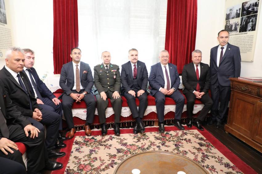 ULU ÖNDER ATATÜRK'ÜN EDREMİT'E GELİŞİNİN 91. YILI COŞKUYLA KUTLANDI