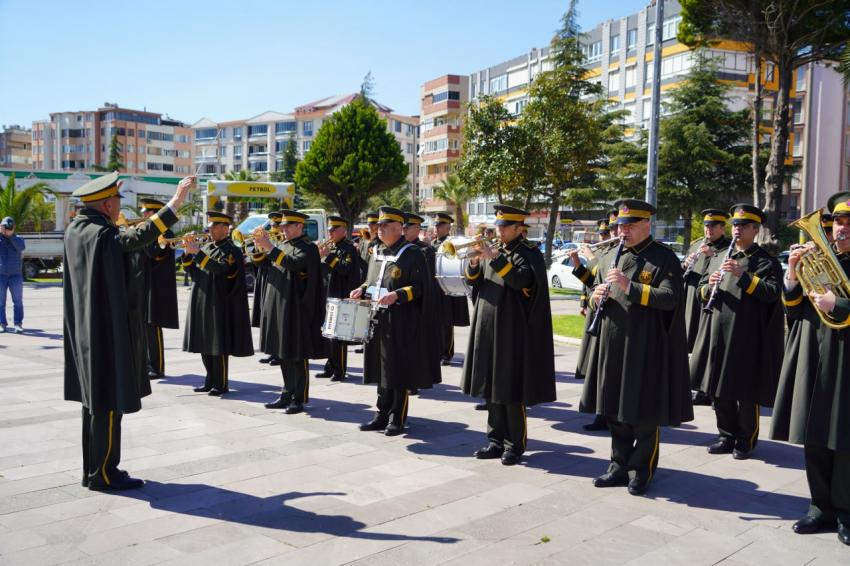 ULU ÖNDER ATATÜRK'ÜN EDREMİT'E GELİŞİNİN 91. YILI COŞKUYLA KUTLANDI