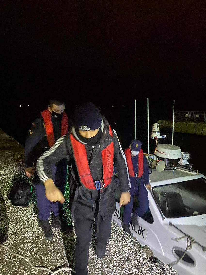 SAHIL GÜVENLIK ALICAN'I AILESINE ULAŞTIRDI