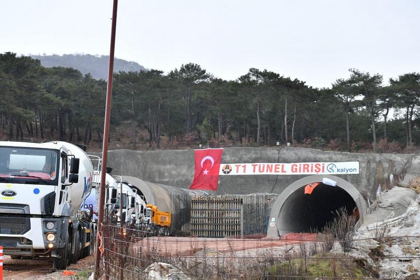 AYVACIK-KÜÇÜKKUYU TÜNELINDE İLK IŞIK GÖRÜLDÜ