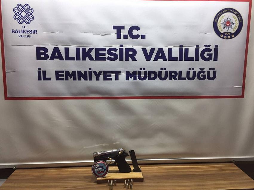 BALIKESIR'DE ARANAN 20 KIŞI YAKALANDI