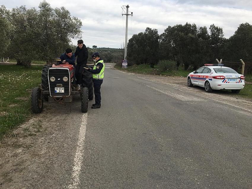 BALIKESIR İL JANDARMA KOMUTANLIĞI'NDAN TRAKTÖRLERE VE DIĞER TARIM ARAÇLARINA DENETIM