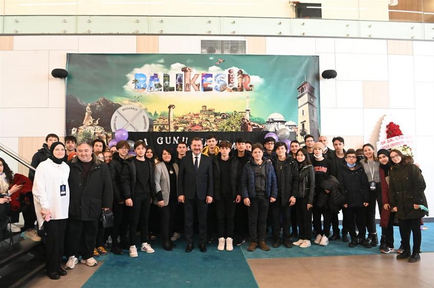 HER ŞEY GENÇLERIMIZ İÇIN