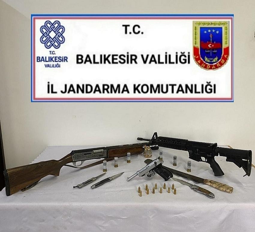 BALIKESIR'DE SILAH TICARETI YAPAN 2 KIŞININ ADRESLERINE BASKIN YAPILDI