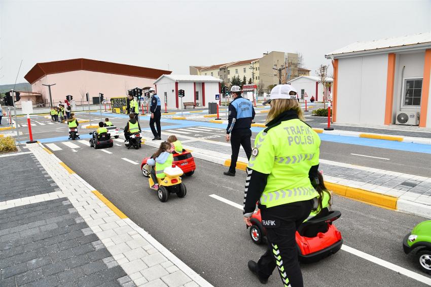 ÇOCUK TRAFIK EĞITIM PARKI'NDA EĞITIMLER BAŞLADI