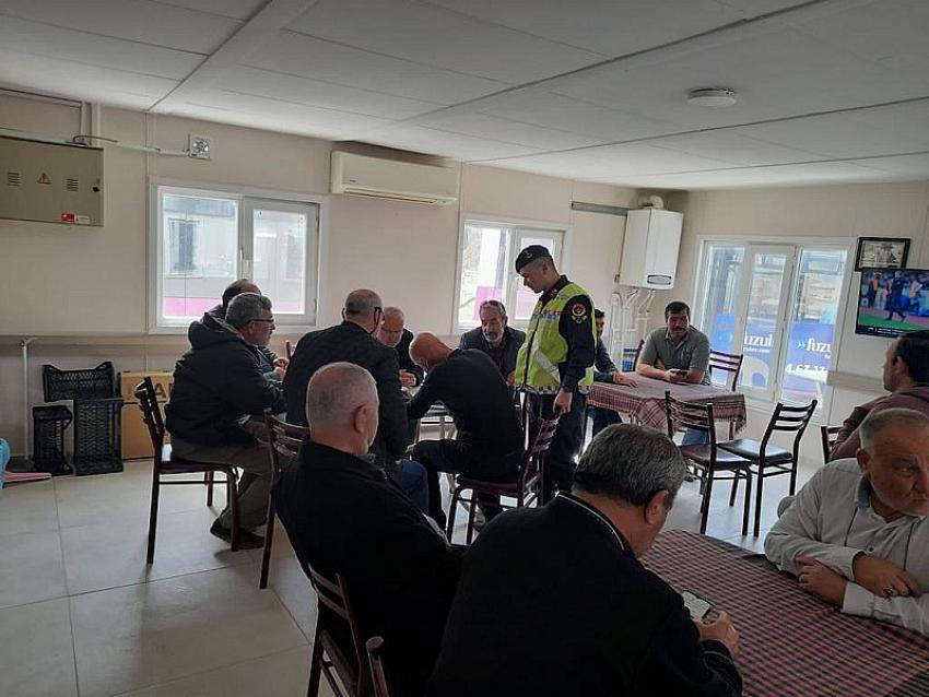 ''YOLCU TAŞIYAN SÜRÜCÜLERE YÖNELIK TRAFIK EĞITIMI'' YAPILDI