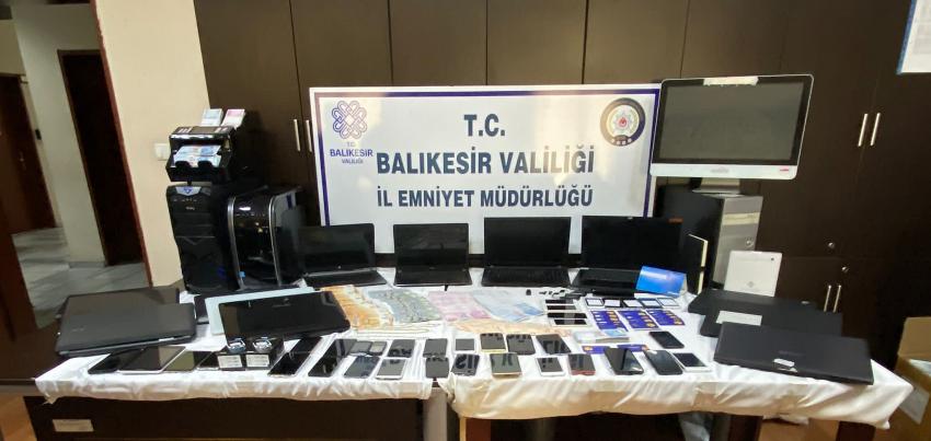 BALIKESIR'DE ARAÇ KIRALAMA OPERASYONU: 24 GÖZALTI