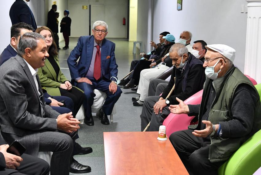 VALI ŞILDAK HUZUREVI SAKINLERIYLE İFTARDA BULUŞTU