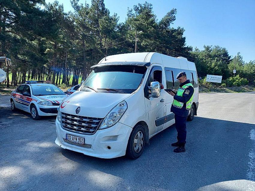 ŞEHIRIÇI YOLCU TAŞIMACILIĞI YAPAN ARAÇ VE SÜRÜCÜLERE DENETIM