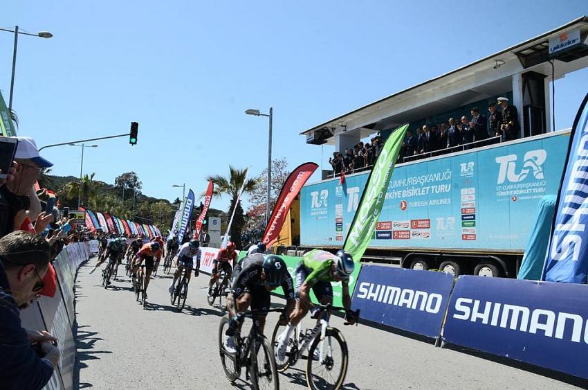 CUMHURBAŞKANLIĞI TÜRKIYE BISIKLET TURU AYVALIK'TA MOLA VERDI