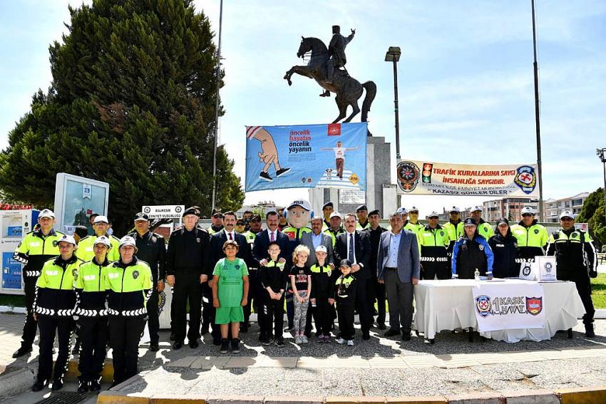 “YAYALAR İÇIN 5 ADIMDA GÜVENLI TRAFIK” ETKINLIĞI VALI ŞILDAK'IN KATILIMIYLA YAPILDI
