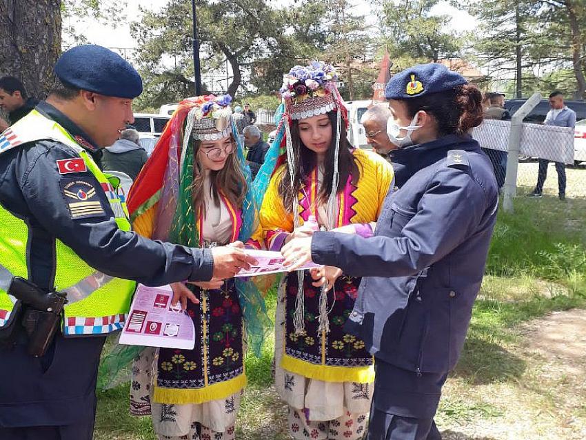 BALIKESIR İL JANDARMA KOMUTANLIĞI 'KADES' UYGULAMASI TANITIM VE FARKINDALIĞINI ARTTIRIYOR