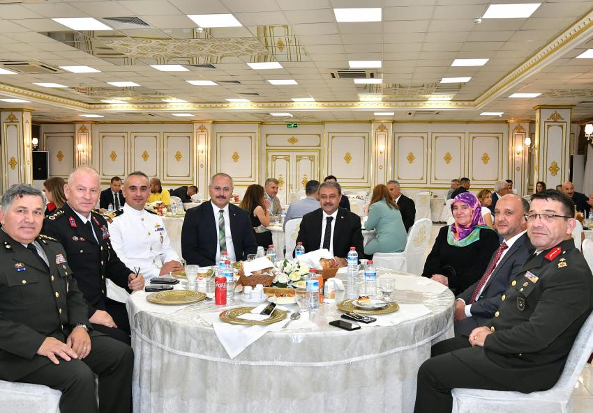 VALI ŞILDAK ŞEHIT AILELERI VE GAZILERLE YEMEKTE BIR ARAYA GELDI