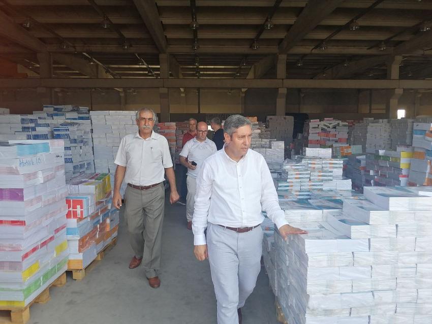 ÜCRETSIZ DERS KITAPLARI VE YARDIMCI KAYNAKLAR OKULLARA DAĞITILMAYA BAŞLADI