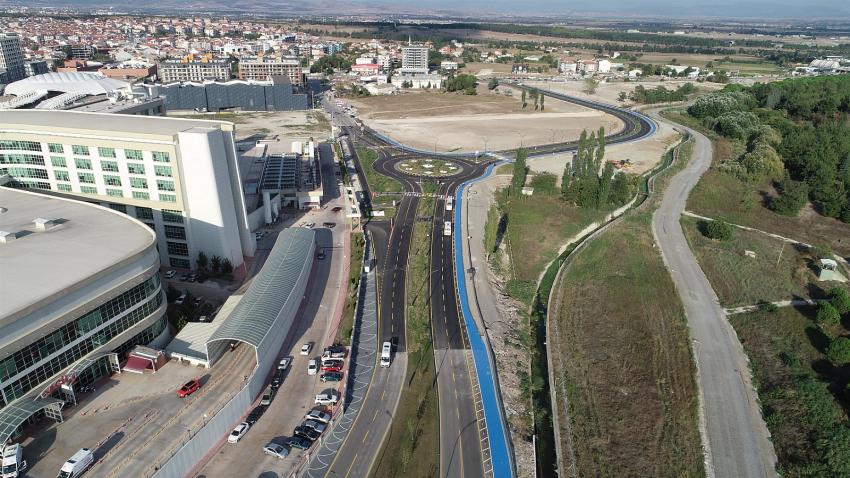 KAMYON VE SERVIS SÜRÜCÜLERI OSB YOLUNDAN MEMNUN