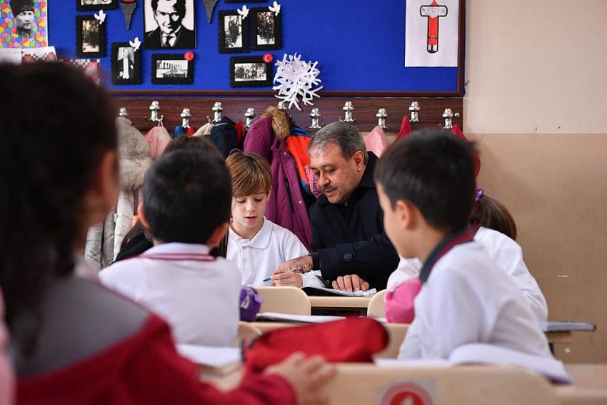VALI ŞILDAK'TAN OKULLARA SÜRPRIZ ZIYARETLER