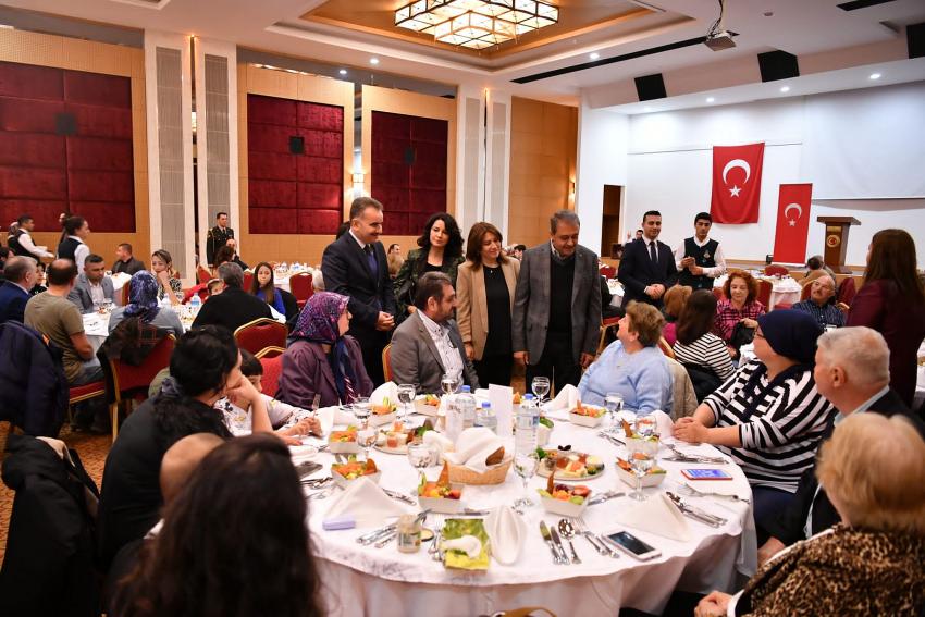 VALI ŞILDAK EDREMIT'TE İFTAR PROGRAMINA KATILDI
