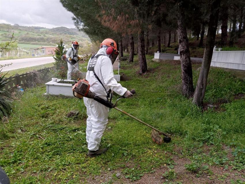 MEZARLIKLAR BAYRAMA HAZIR