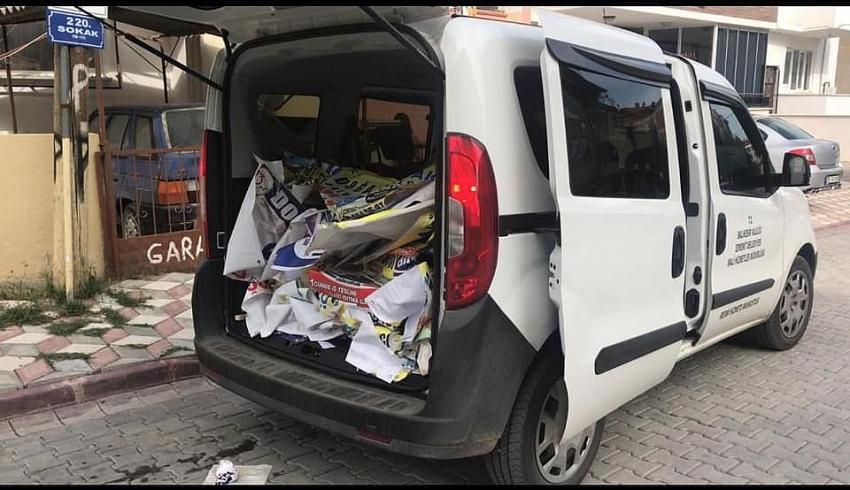 EDREMİT BELEDİYESİ İZİNSİZ TABELALARI KALDIRDI