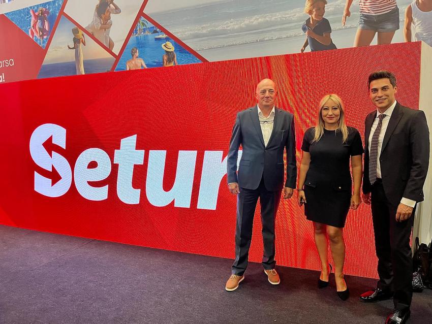 AYVALIK HEYETİ ANTALYA TURİZM FUARI’NDAYDI