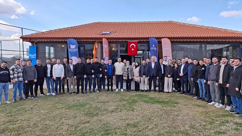 AK GENÇLİK KAMPA GİRDİ