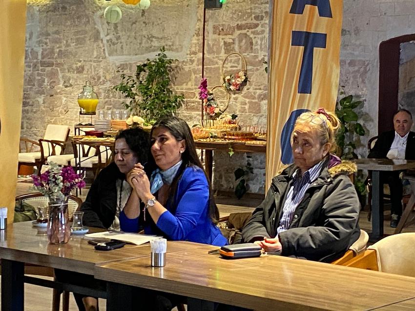 AYVALIKLI KADINLAR ÖYKÜLERE İLHAM KAYNAĞI OLDU