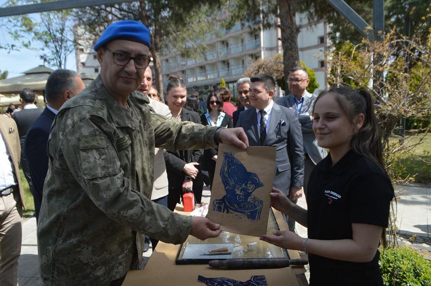 AYVALIK’TA TURİZM HAFTASI TURİZM ÖĞRENCİLERİNİN ETKİNLİKLERİYLE KUTLANDI