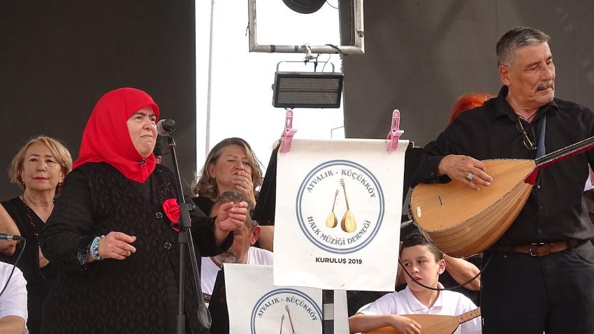 -8. AYVALIK TEFERİC ŞENLİKLERİNDE TÜRKÜLER YANKILANDI