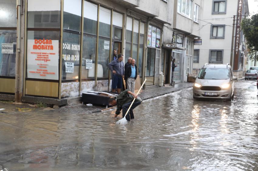 BURHANİYE BELEDİYESİ YAĞMUR EKİBİ İŞ BAŞINDA