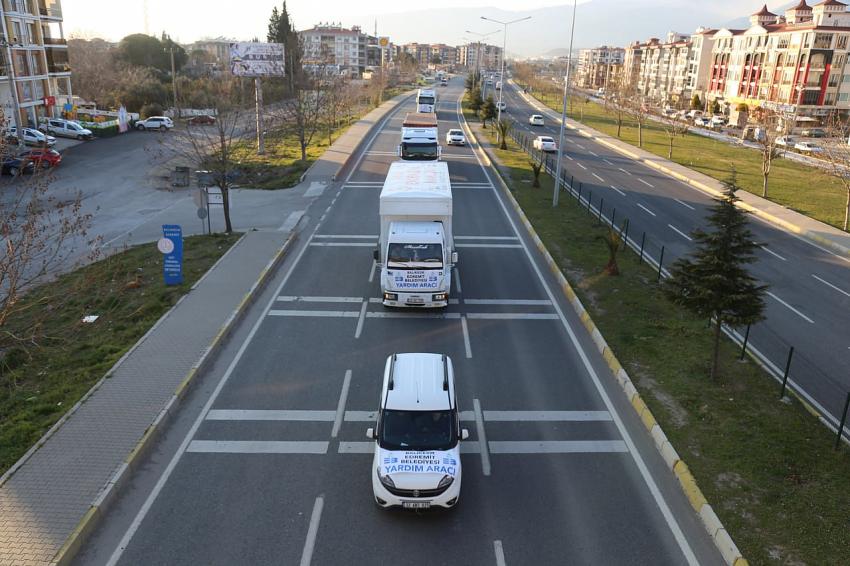 EDREMIT’TEN ÜÇ GÜNDE 17 TIR YARDIM GÖNDERILDI