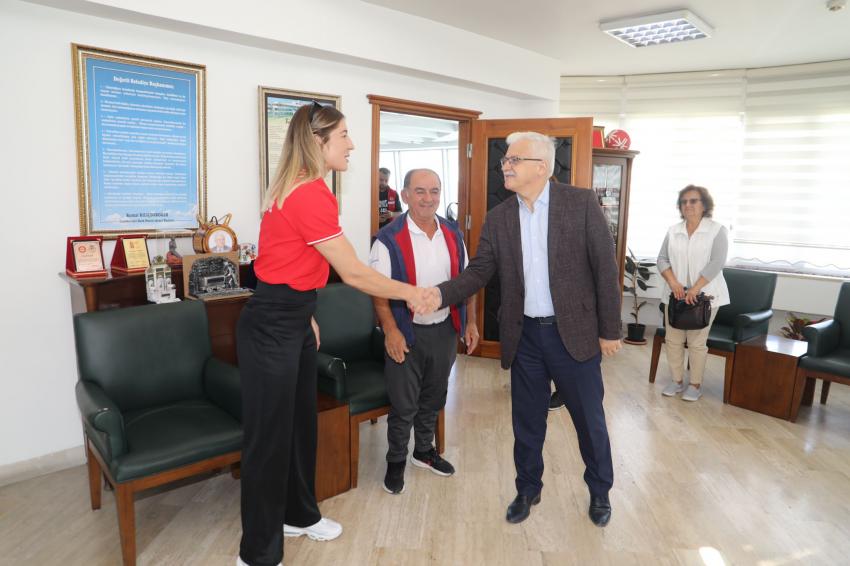 BAŞKAN DEVECILER, ŞAMPIYON YASEMIN ADAR YIĞIT’I AĞIRLADI