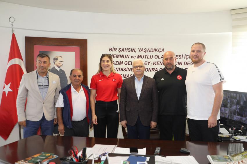 BAŞKAN DEVECILER, ŞAMPIYON YASEMIN ADAR YIĞIT’I AĞIRLADI