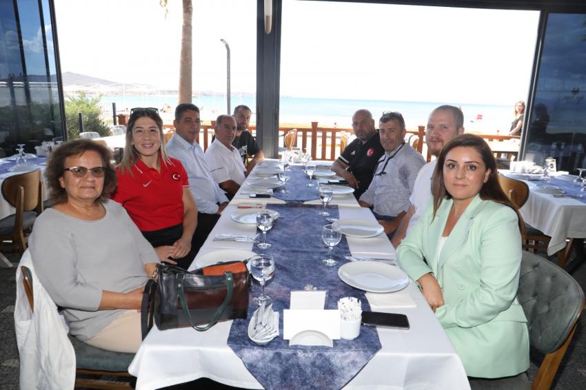 BAŞKAN DEVECILER, ŞAMPIYON YASEMIN ADAR YIĞIT’I AĞIRLADI