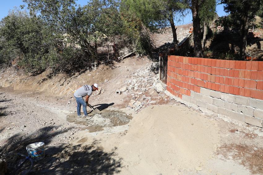 YAYLACIK MEZARLIK DUVARI ONARILDI