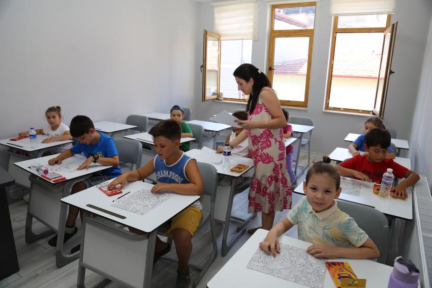 EDREMİT BELEDİYESİ YENİ YAZ KURSLARI BAŞLADI