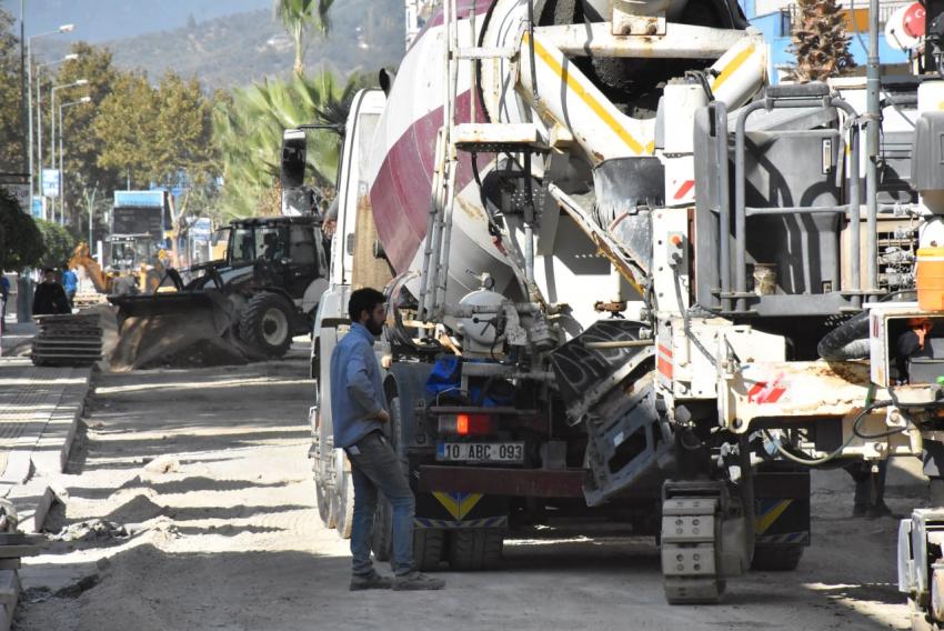 YILMAZ AKPINAR BULVARI YENILENIYOR