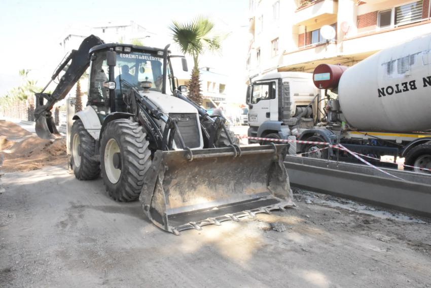 YILMAZ AKPINAR BULVARI YENILENIYOR