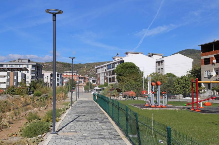 EDREMİT’TE 400 METRE YÜRÜYÜŞ YOLU YAPILDI