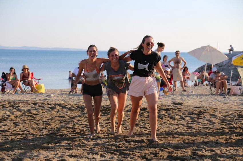 EDREMIT SAHILLERI PLAJ VOLEYBOLU İLE RENKLENDI