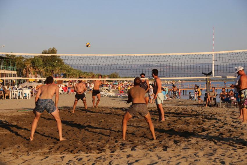 EDREMIT SAHILLERI PLAJ VOLEYBOLU İLE RENKLENDI