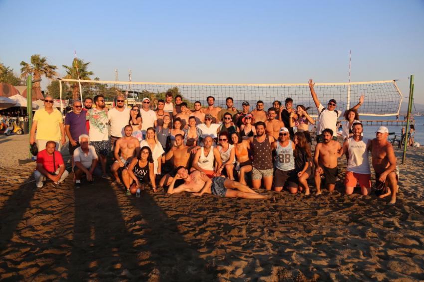 EDREMIT SAHILLERI PLAJ VOLEYBOLU İLE RENKLENDI