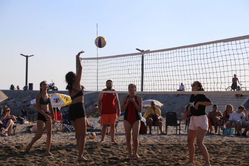 EDREMIT SAHILLERI PLAJ VOLEYBOLU İLE RENKLENDI